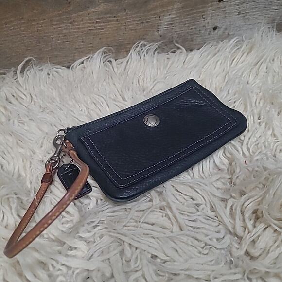 COACH Chelsea Black Pebbled Leather Zip Wristlet Wallet 7 x 4.5 in. - Picture 2 of 9